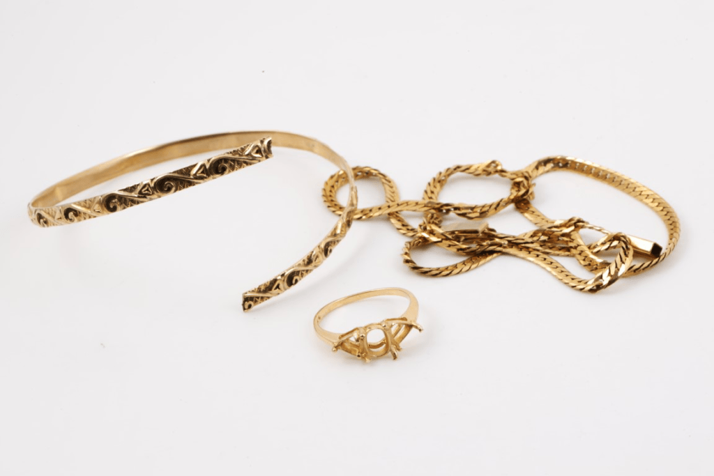 broken gold jewelry